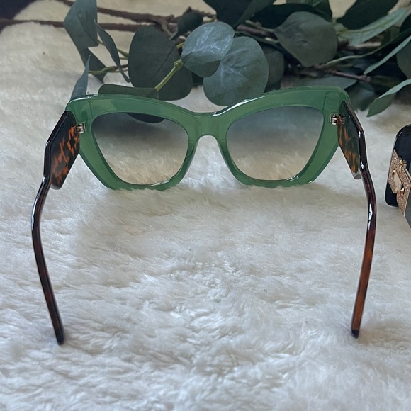 Chic Green and Black Sunglasses by [Brand] - Picture 6 of 10
